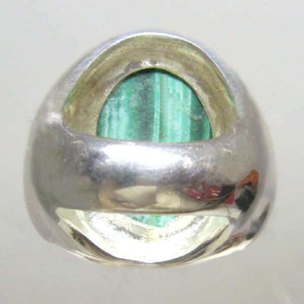 (r1064)Silver ring with oval stone.